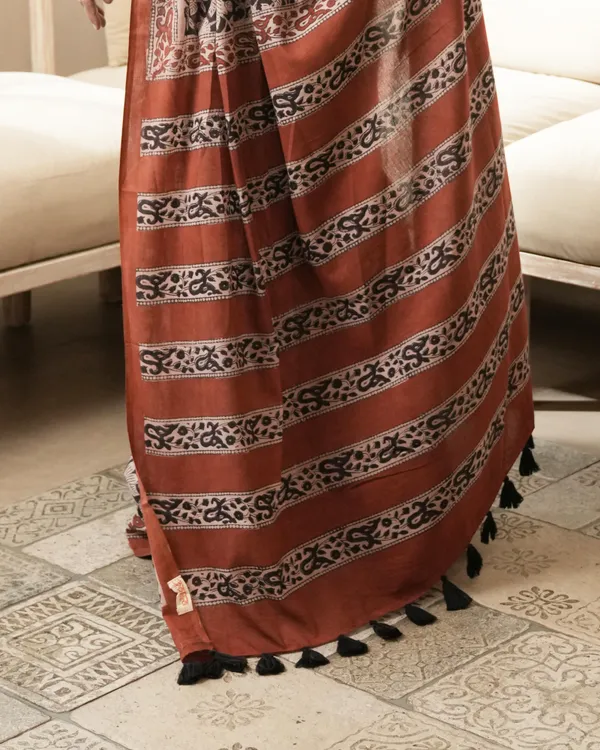 Black_Cotton_Jaal_Print_Mul_Saree_For_Women